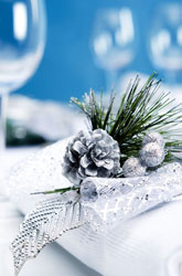 Hochzeitsplanung: Tipps für Ihre Hochzeit im Winter - Tischdekoration in kühlen Farben - Eispalast