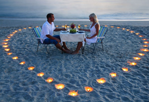 Heiratsantrag am Meer - Candle-light-Dinner romantisch am Strand