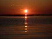 Flitterwochen auf einer Segelyacht mit Sonnenuntergang