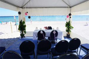 Strandhochzeit auf Fehmarn- hier Pagode am Südstrand