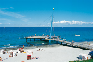 Hohwachter Bucht, Seebrücke Flunder am Strand