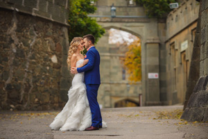 Aktuelle Trends Brautmoden und Hochzeitsanzüge 2016